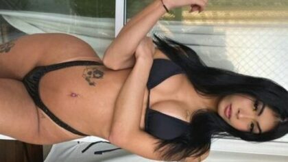 Trans novinha Fabiana Hillary gostosa com plug no cuzinho vazou video porno de sexo amador caseiro